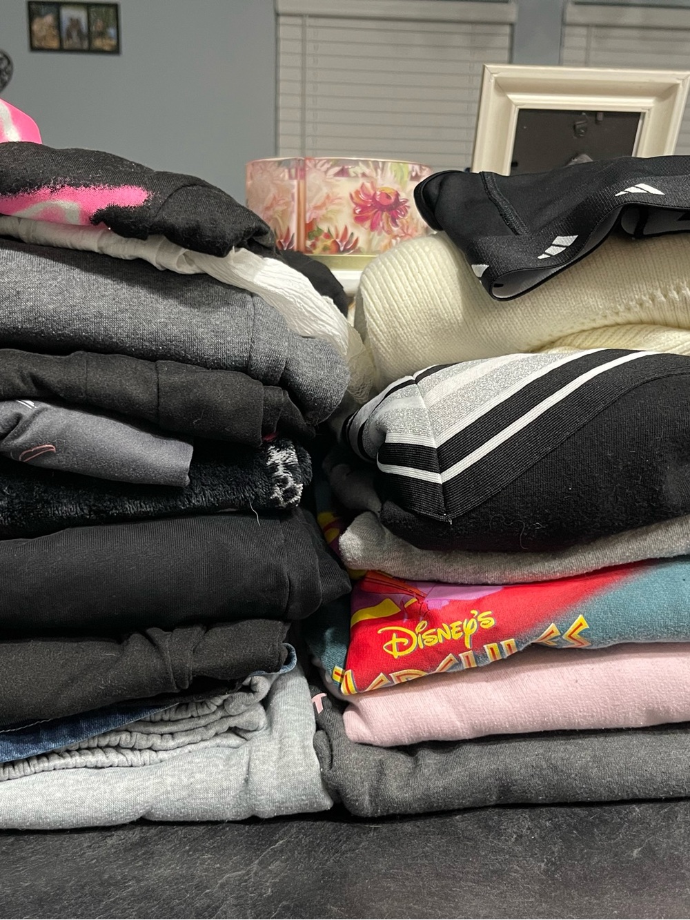 Mixed Casual Sweatshirt & Tee Bundle with pants. Mixed lot of teen girl S/M